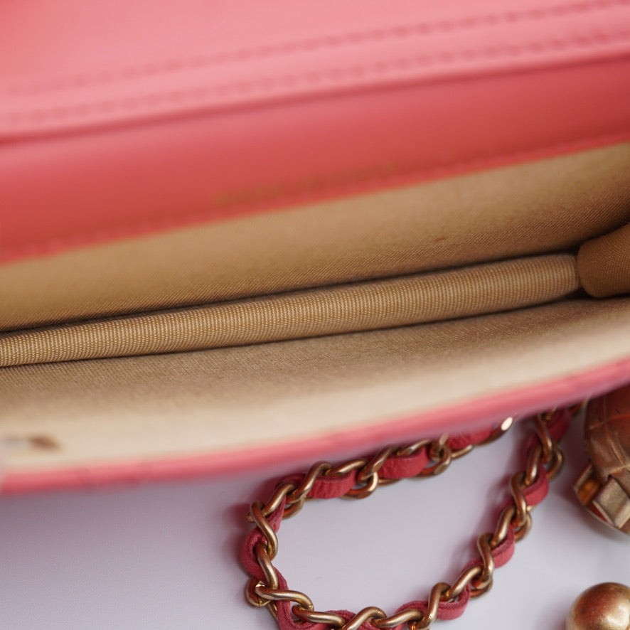 Chanel Pink Lambskin Quilted Pearl Crush Clutch With Chain